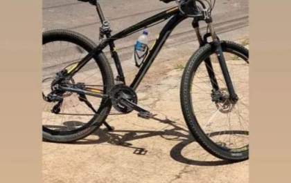 Jovem tem bicicleta furtada em frente de loja no Centro de Três Lagoas
