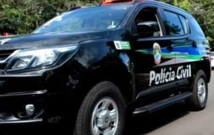 Mulher encontra marido morto e ensanguentado dentro da própria casa