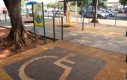 Praças de Araçatuba deverão disponibilizar brinquedos inclusivos