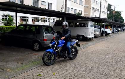 Aumento da gasolina faz pedidos por habilitações para motociclistas ao Detran.SP crescerem 65% em março