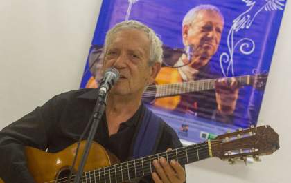 Geraldo Espíndola se apresenta hoje para alunos de escola tres-lagoense