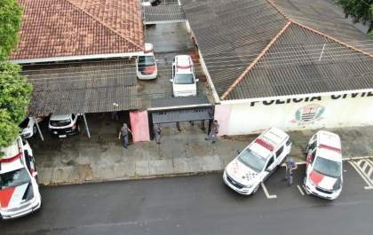 PM e PC cumprem mandados de busca na região por tráfico de drogas