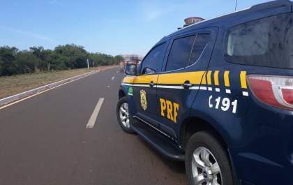 Homem é preso pela PRF em Três Lagoas com carro roubado no Rio de Janeiro