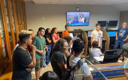 Vereador apresenta Poder Legislativo municipal a estudantes