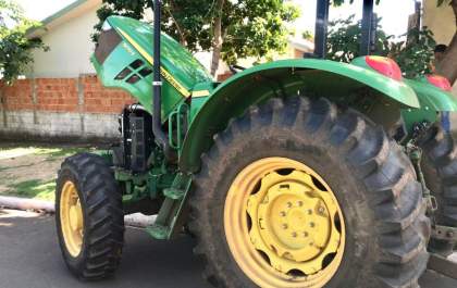 Trator furtado em Araçatuba é encontrado na região de Andradina