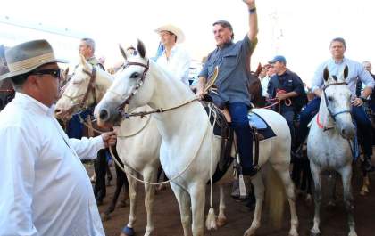 Bolsonaro diz na abertura da Agrishow que o governo age para manter fornecimento de fertilizante