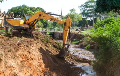 Secretarias iniciam obra de canalização do córrego Matadouro em Birigui