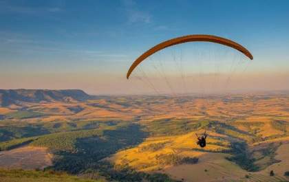 Parapente, asa-delta e balão: São Pedro oferece opções para quem quer voar
