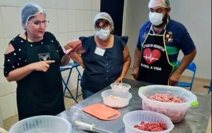 Produtores fazem curso de processamento de produtos com carne