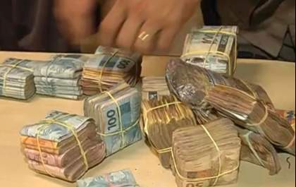 Após 8 anos, PF descobre dono de 500 mil dólares em carro abandonado<p></p>