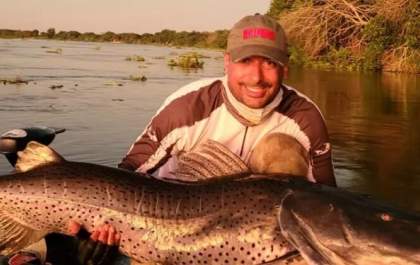 Não é história de pescador; servidor público pega pintado de 1,59m