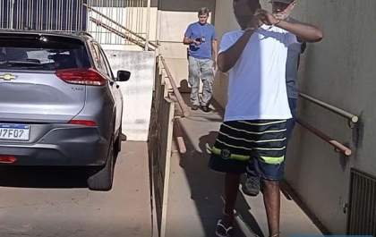 Acusado de assassinar Bred se entrega à Polícia Civil