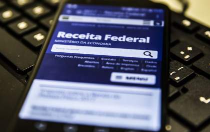 Receita paga hoje lote residual de restituição do IRPF