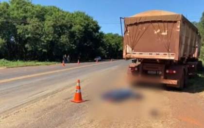 Fatalidade na Capital: Moto escorrega em farelo de soja e garupa morre após ser atingido por caminhão