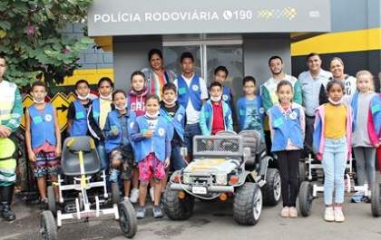 Polícia Militar Rodoviária realiza ação sobre Maio Amarelo com crianças