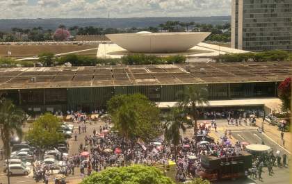 Câmara aprova projeto que fixa piso salarial para enfermeiros, técnicos, auxiliares e parteiras