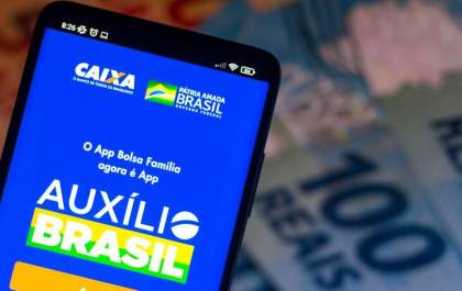 Senado aprova MP com piso permanente de R$ 400 para Auxílio Brasil