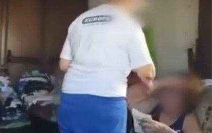 Filha que bateu em mãe tem prisão negada, porém é proíba de se aproximar da idosa