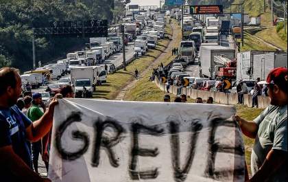 Greve dos caminhoneiros: Governo contata motoristas para impedir paralisação