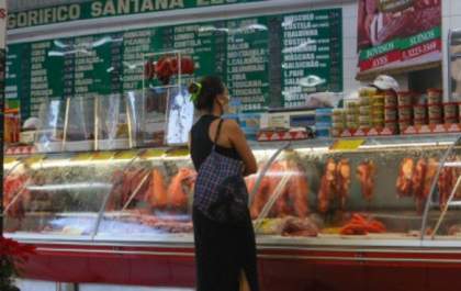 Governo zera imposto da importação da farinha de trigo, carne, frango e outros 5 alimentos