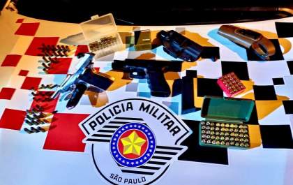 Homem é preso após aplicar mata-leão na mulher e esconder armas e munições em Castilho
