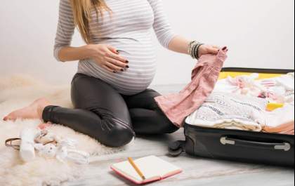 Mala maternidade da mamãe; equipe da Help Mamii lista todos os itens que você vai precisar. Confira!