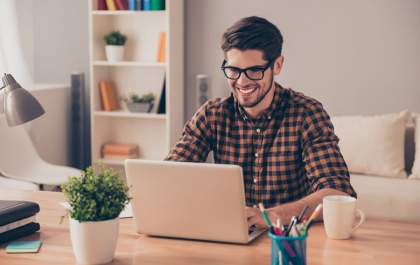 Fundações lançam curso gratuito para ajudar quem deseja estudar fora do país