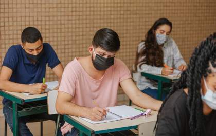 Encceja 2022: estudantes poderão se inscrever a partir de 24 de maio
