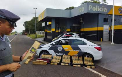 Casal é surpreendido com 5 malas cheias de maconha