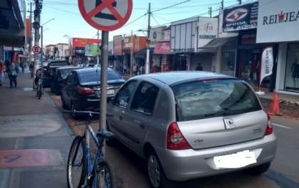 Motoristas não devem estacionar no trecho em obras da Paes Leme
