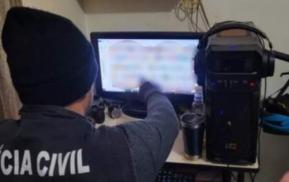 Polícia deflagra operação contra pedofilia e professor e designer acabam presos na Capital