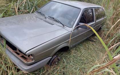 Guarda Municipal encontra em matagal carro que havia sido furtado