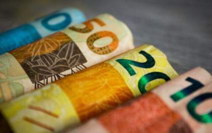 Salário mínimo previsto pelo governo para 2023 chega a R$ 1.310