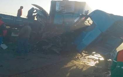 Acidente entre duas carretas deixa um morto entre Ribas e Água Clara