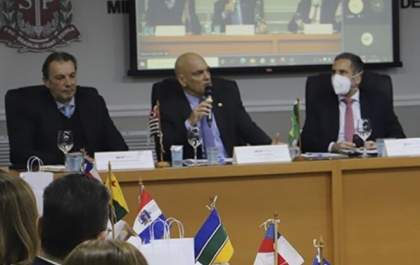 Alexandre de Moraes destaca papel de promotores eleitorais contra as fake news