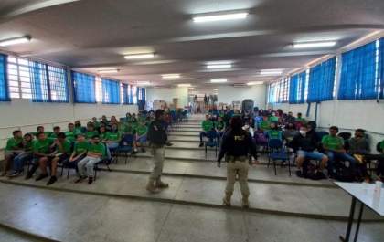 Jomap recebem visita da PRF, durante Campanha Maio Amarelo
