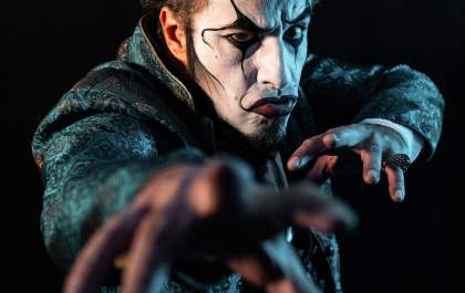 Fernando Anitelli apresenta 'O Teatro Mágico Luzente' em Araçatuba