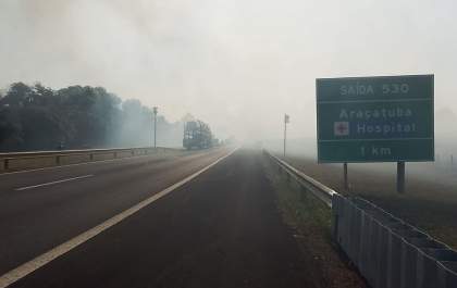 Trecho da Rondon é interditado por conta de incêndio