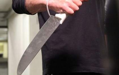 Marido que arrancou parte do crânio de esposa com facão é preso na Capital