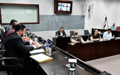 Vereadores rejeitam recurso a projeto que reverteria mudança na metragem mínima de terrenos