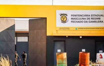 Detentos quebram grades e ameaçam motim em presídio na Capital