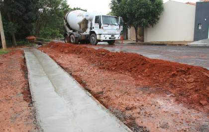 Birigui faz parceria para construir 17 sarjetões no bairro Jandaia 3