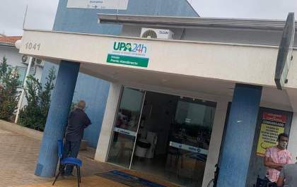 Pacientes esperam mais de 48h por internação sem higiene e alimentação adequada