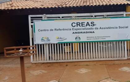 Baratas, mofo nas paredes e vazamentos são alguns dos problemas que funcionários do CREAS enfrentam no trabalho