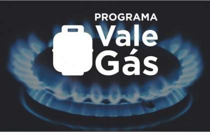 Secretaria distribui cartões do Vale Gás. Confira a lista de beneficiários