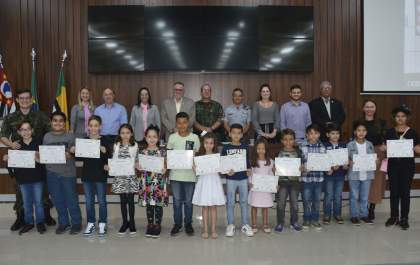 Alunos são premiados no concurso cultural “Meio Ambiente e Minha Cidade”