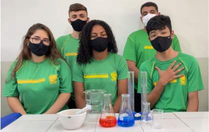 Com pesquisa sobre curativo biodegradável, Escola Fernando Correa recebe visita técnica da Fundect