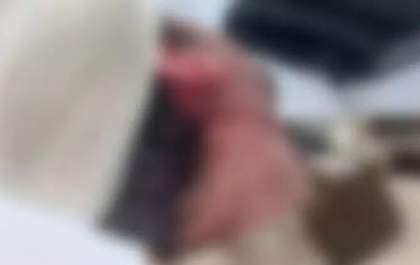 Professor é agredido por alunos com cabo de vassoura dentro de sala de aula
