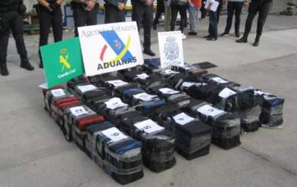 Pescadores de SC são presos pela polícia da Espanha em barco com 560 kg de cocaína