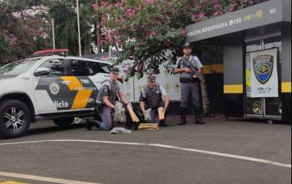 Homem é preso com maconha e skank em ônibus